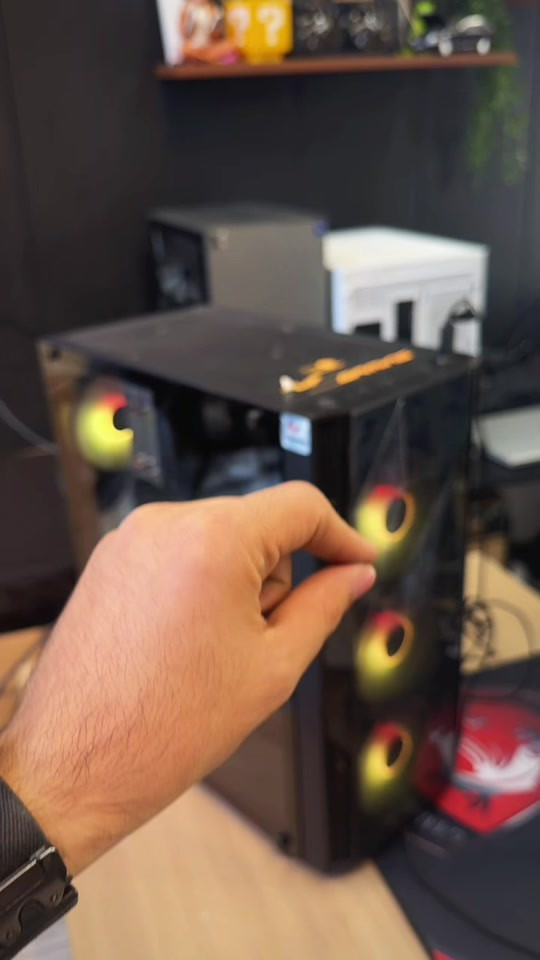 الخبرة تلعب دور… والضمان يثبتها. 🖥️ مو كل تجميعة تنباع وتنتهي مسؤوليتنا وياها. هاي تجميعة أحد زبائننا تعرضت لمشكلة بشكل مفاجئ، تواصل ويانه وجابها للمكتب، وبعد الفحص قدرنا نحدد المشكلة ونحلها بشكل مجاني بالكامل وبدون أي أجور، حسب الضمان. في مورتل ستور نهتم بالتجميعة من لحظة تجهيزها، ولحد ما توصل للزبون وتشتغل بالشكل الصحيح. ✅ ضمان حقيقي ✅ فحص وتشخيص ✅ صيانة ضمن الضمان ✅ مصداقية بالتعامل ✅ خبرة بتجميع وصيانة أجهزة الـGaming 📍 النجف – حي ميسان – شارع الجامع / البواري 📲 واتساب: *********** 📸 Instagram: @mortal_store_iq 🔥 عروضنا تتحدث يومياً بالستوري لمدة 24 ساعة #مورتل_ستور #مورتل_للحاسبات #تجميعات_كيمنك #العراق #نجف    
