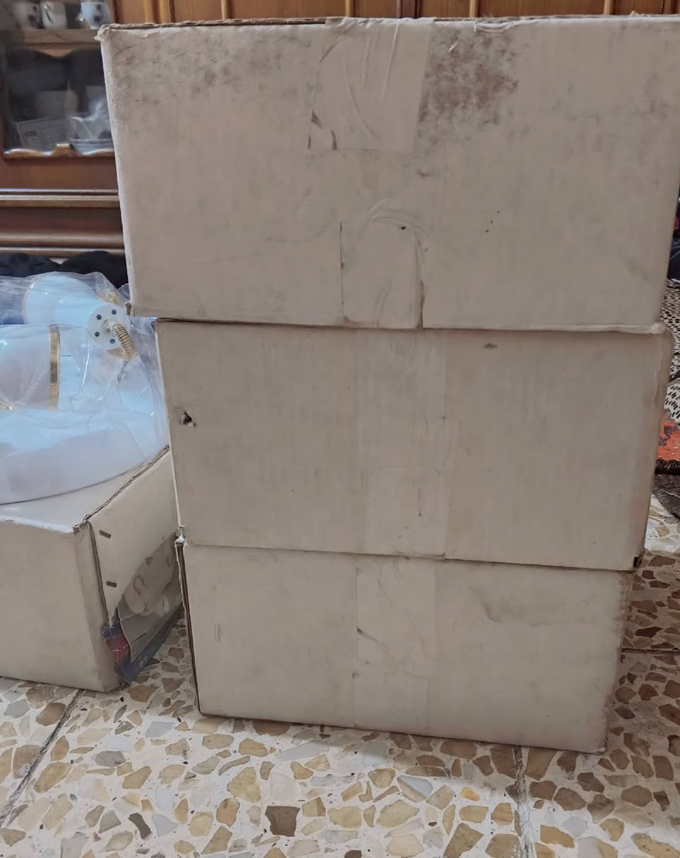 ثريات اللبيع العدد4السعرب50وبيهن مجال الشراي يراسل خاص
