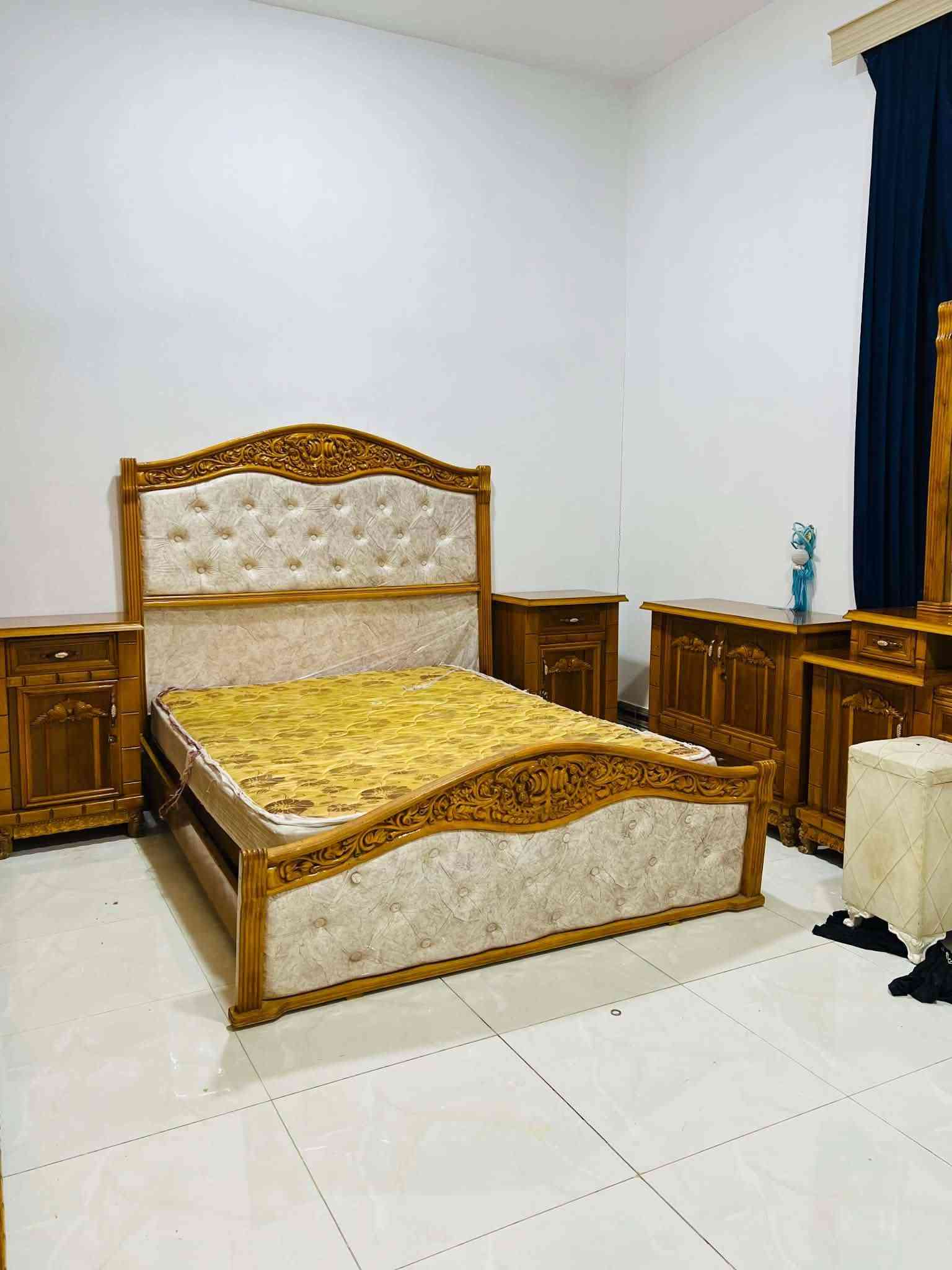 غرفة نوم • مستعملة • توصيل