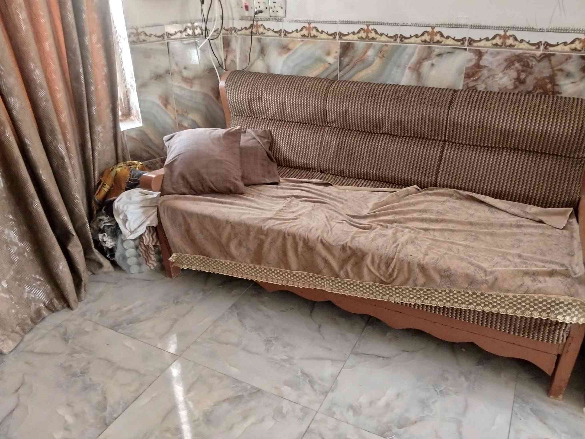 كنب مستعمل • سعره قابل للتفاوض
