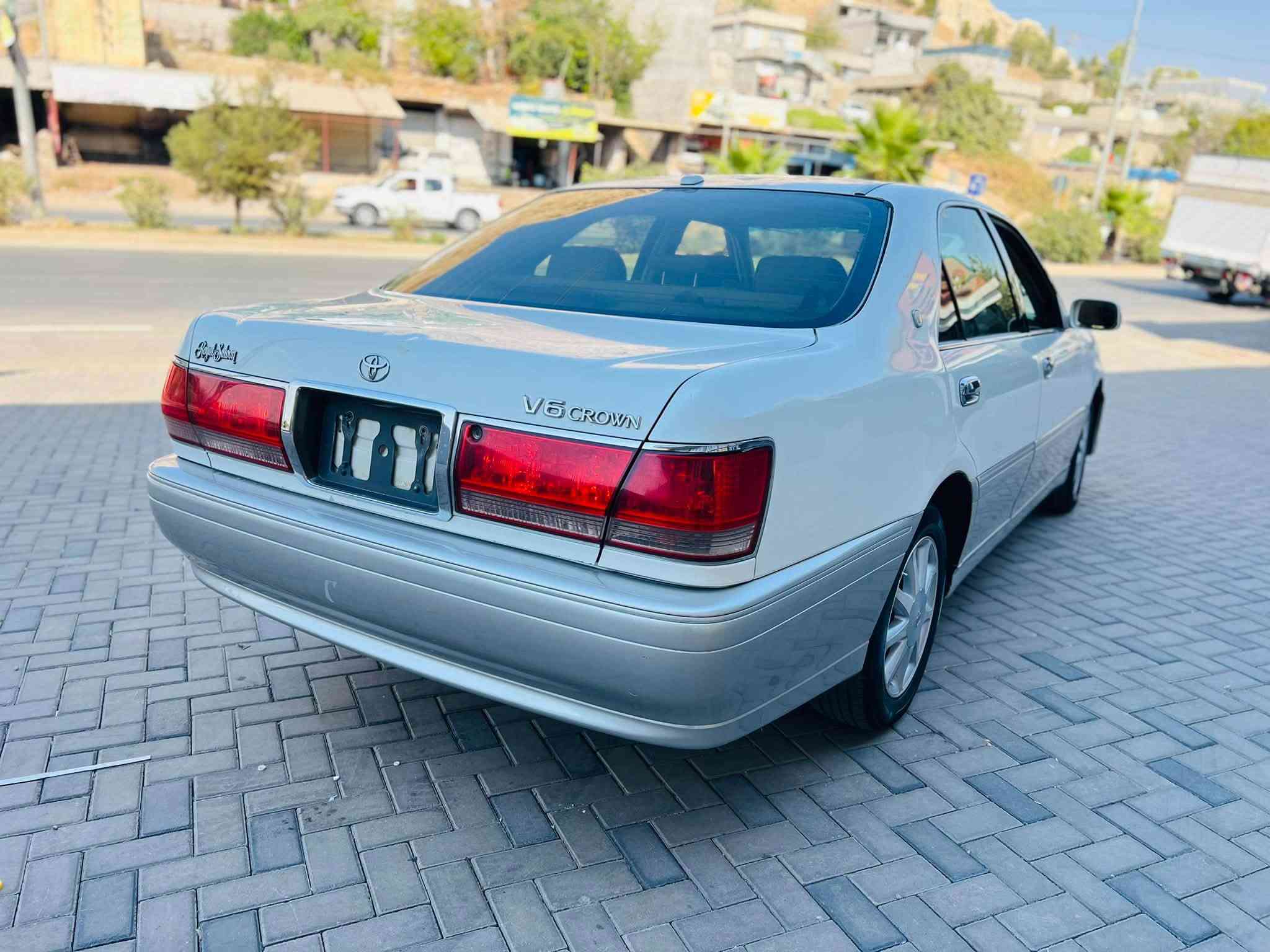 مەلیکە مووس 2002
D4بچوك
دوو دووگمە پەردە داژبڵ نەجەف ناوزەرد 
کۆدی نییە یەک پارچە بۆیاخی ئەورووپایە 
سعری 48گەڵاو مەجال 
***********.
***********سەیسایق
