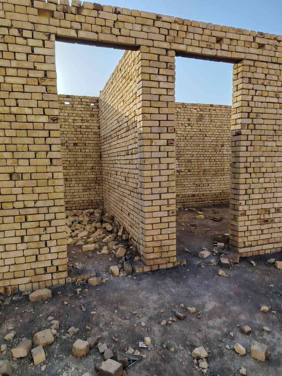 سلام عليكم هيكل للبيع مكان حي زهراء مسجل بلديه واصله كافه خدمات مساحه 500 متر للاستفسار***********
