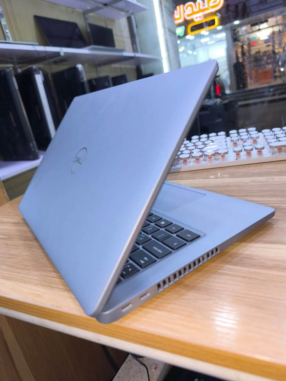 💻 Dell Latitude 5430 – الجيل 12
🔹 المعالج: Intel Core i5 – الجيل 12 ⚡
🔹 الرام: 8GB
🔹 التخزين: 256GB SSD 🚀
🔹 الشاشة: 14 إنچ FHD
🔹 كرت الشاشة: Intel Iris Xe Graphics
🔹 كيبورد بإضاءة خلفية 💡
🔹 Wi-Fi + Bluetooth

✨ جهاز عملي وسريع، مناسب للدراسة والعمل والاستخدام اليومي.

🎒 يشمل جنطة للجهاز

📞 للطلب والاستفسار:
***********
