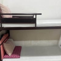 تخت طابقين • نفرين