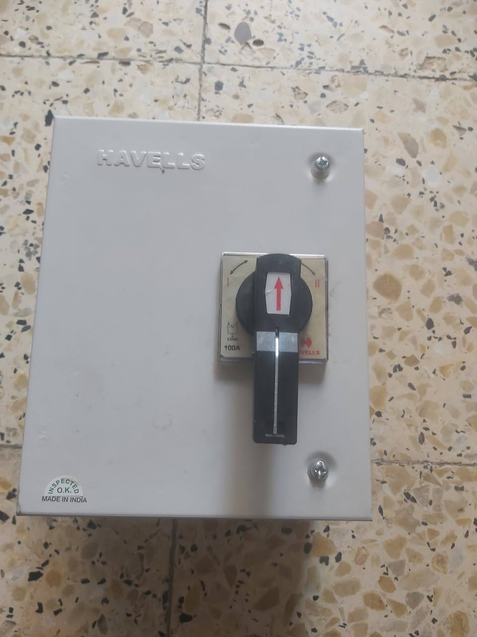 للبيع: جهاز تحويل يدوي (تشنج اوفر) Havells أصلي (جديد)، الماركة: Havells الهندية (موديل Euroload الأصلي)، الحمل: 100 أمبير، النظام: 4 أقطاب (يشتغل 3 فيز + بارد)، الملحقات: كامل وياه البورد الحديدي الخارجي ماله، الحالة: جديد بباكيته (ما مستعمل نهائياً). للاستفسار والاتصال على رقم الهاتف: ***********

