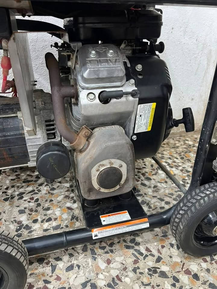 سلام عليكم مولده بانزين الصنع امريكي 10 كيفي 40 امبير بستمين مولد اخت جديده نكره بتشغيل سلف وحبل فقط باتري هابط صوتهه كلش هادء اقتصاديه بصرف البانزين بلاديه على وضع الشركه السعر مليون و 100 بغداد 

‭***********‬
