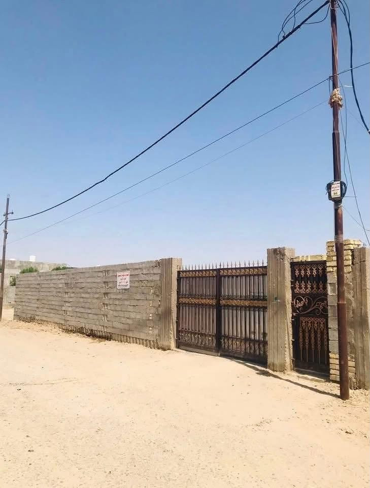 البناء بيتين كل بيت ٢٠٠ متر يتكون كل بيت على غرفتين ٤×٥ وصاله ٧×٥ ومطبخ ٥×٥ واستقبال ٧×٥ +منورين وصحيات داخليه بيت جاهز كل تفاصيله والبيت الثاني هيكل تفاصيله الداخليه ماكامله ) 
( يمكن بيع واحد من البيوت )
 
نوع الارض زراعي سند ٢٥ العنوان السياحي شارع محطة الجواهري على سدة الولدايه ....الاتصال على الرقم ***********

