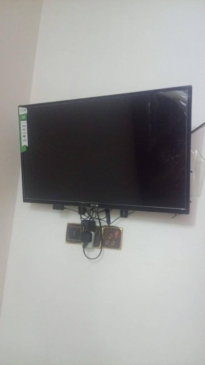 بلازمه للبيع حجم 32 اخت الجديده
السعر 75 بيها مجال التواصل واتس ***********
