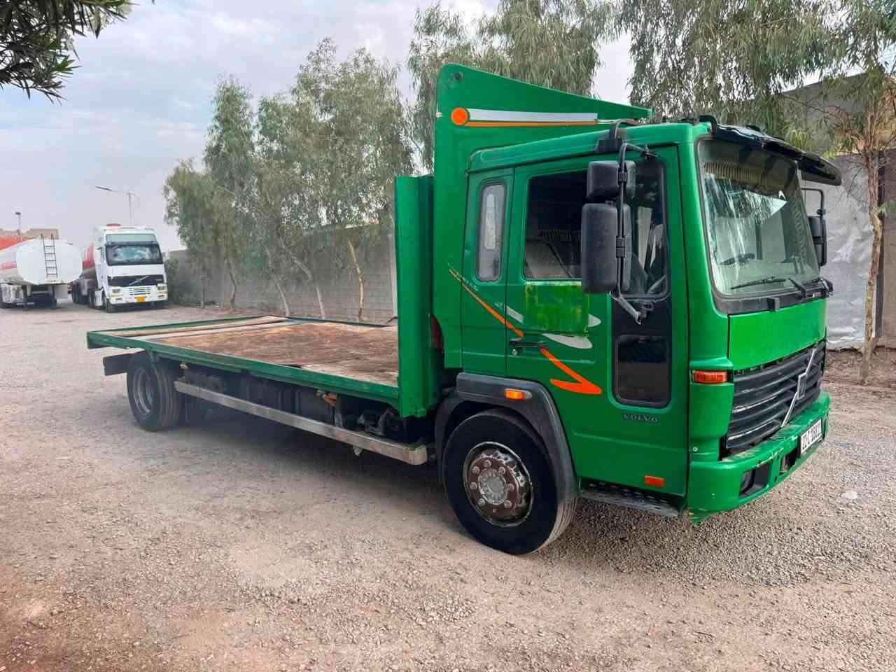 سلام عليكم ورحمة وبركاته عل بركة الله 
فالفو FL6موديل 2002 حجم 220 كير عادي شاصي طويل تك قماره بسنوي فلات سنوي رقم جديد كير محرك شاصي اكسل مكفول موجود في معرض شمس كركوك 
***********
***********
مكان معرض مفرق شوان مقابيل كبان أربيل كركوك
