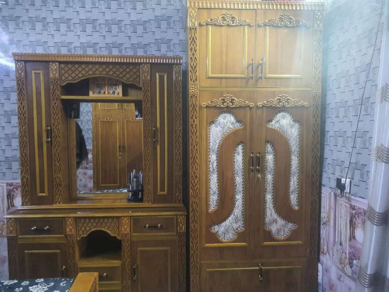 السلام عليكم غرفة اخشاب للبيع نضيفة ومرتبة مكلف بالنشر رقم صاحب الغرفة ***********
