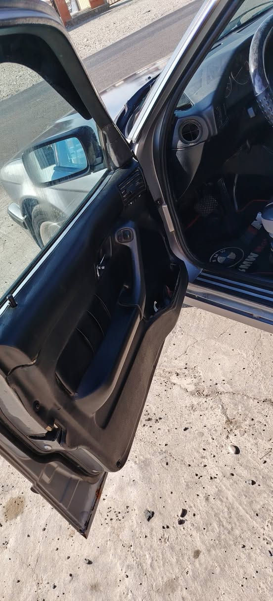 للبيع BMW 525 موديل 1992 سيارة كير ومحرك شرط كير توماتيك تبريد شغال سيارة مصبوغة جمالية شرط بدون اي حادث رقم ألماني تحويل ثاني يوم السيارة مصروف عليها مابيها اي نقص محرك مسكر تك فانوس محرك صار شهر من بدلتة حاوية وراديتر جديدة وسلف جديد وبور جديد الله شاهد كلهن مبدلات حاوية. السعر 55 وبي مجال قليل مكان السيارة صلاح الدين /الشرقاط. وحي الله الشراية
***********
