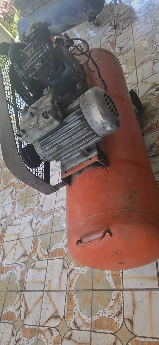 كنبريسر للبيع حجم ٣٥٠ عل فحص صناعه تركي كهرباء اثريفيز ضغط عالي الشراي يجي خاص او ينتصل عله الرقم ***********العنوان حله السعر انتصل وتدلل
