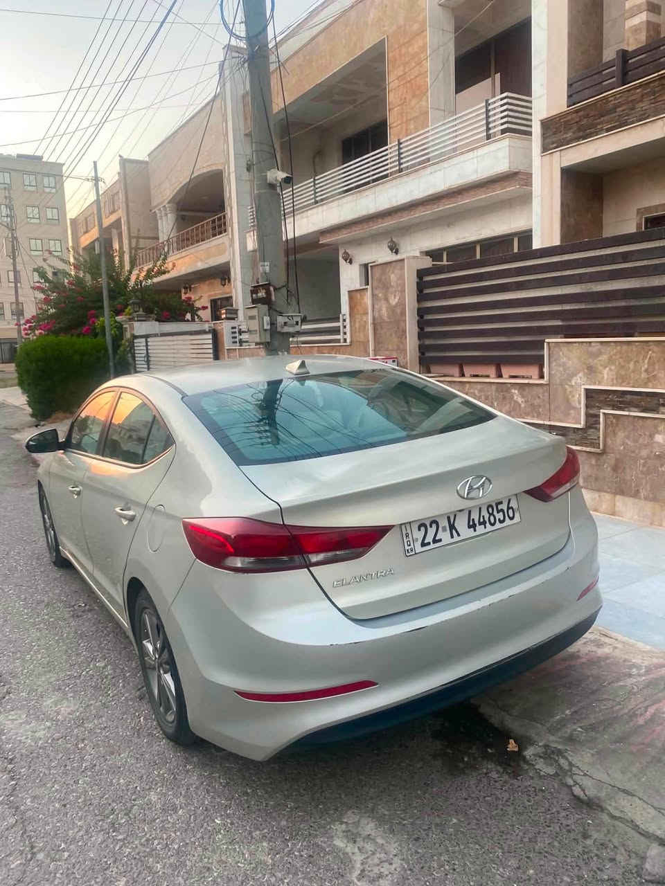 هيواندا النترا ٢٠١٧ 
لون ذهبي بدون صبغ  بس شبر من البونيد معوج مبين بالصورة
ماشية ٨١ الف ميل 
هيوندا النترا ٢٠١٧ 
ره نگي ذهبي  به بي بوياخ ته نيا يه ك بست قوپاوه وه كو له وينه كه دياره 
٨١ هه زار رويشتووه
*********** أربيل, العراق
