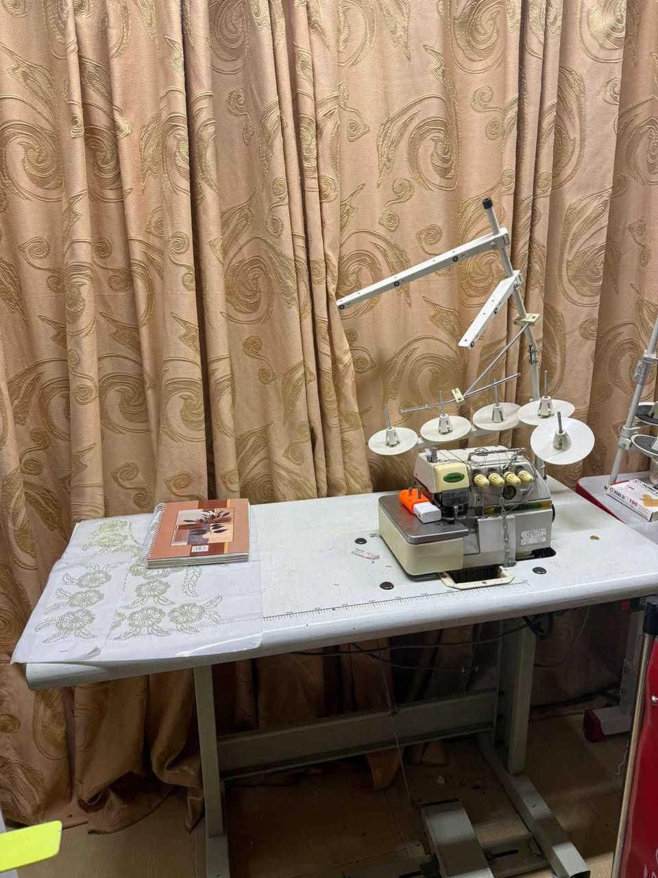اوفر صناعي ومكص خياطه صناعي جديد للبيع ***********٤ للتواصل المكان كركوك حي العسكري كركوك, العراق
