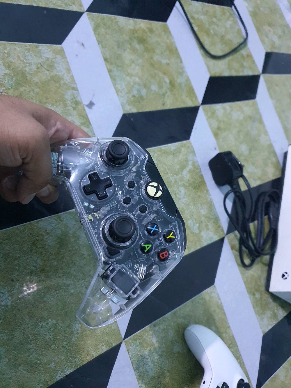 السلام عليكم
xbox one s
ذاكر 512 نص تيرا
لوك ستيكر ما مفتوح 
نضافة ٩٥ بالمية 
يدات ثنين يدة شفافة جديدة استخدام قليل
اما يدة بيض بيهة مشكلة فقط بوردة شحن شغال مابيهة اي مشكلة لكن بسبب بوردة مال شحن من اجيب باتريات تربط طبيعي  بالبلي بس هسة كامت ما تربط بس طلع ضوة ضوة مصور فيديو الهة اما يدة اي مشكلة ما بيهة لا درفت ازاراهة كلهة شغالة 
العاب  بي فقط فيفا ١٧ مملوكة
كيبل باور كيبل hdmi كامل ملحقات
سعره ١٦٥ الف وبي مجال 
العنوان جسر_ديالى_القديم_شارع_٧٠ 
***********