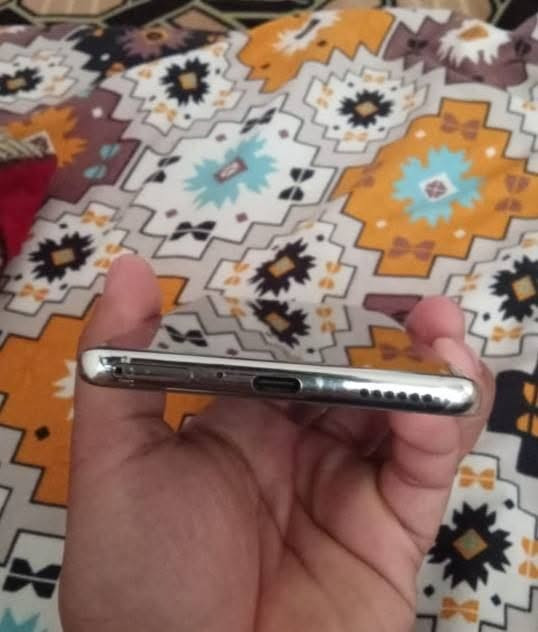 السلام عليكم مبايل للبيع تكنو كامون 40 برو فايجي كامل ملحقاته جهاز نضيف بمعنه الكلمه رايده 350 او امراوس اب هونر x9c العنوان نجف الكوفه حي ميسان رقم المبايل ***********

