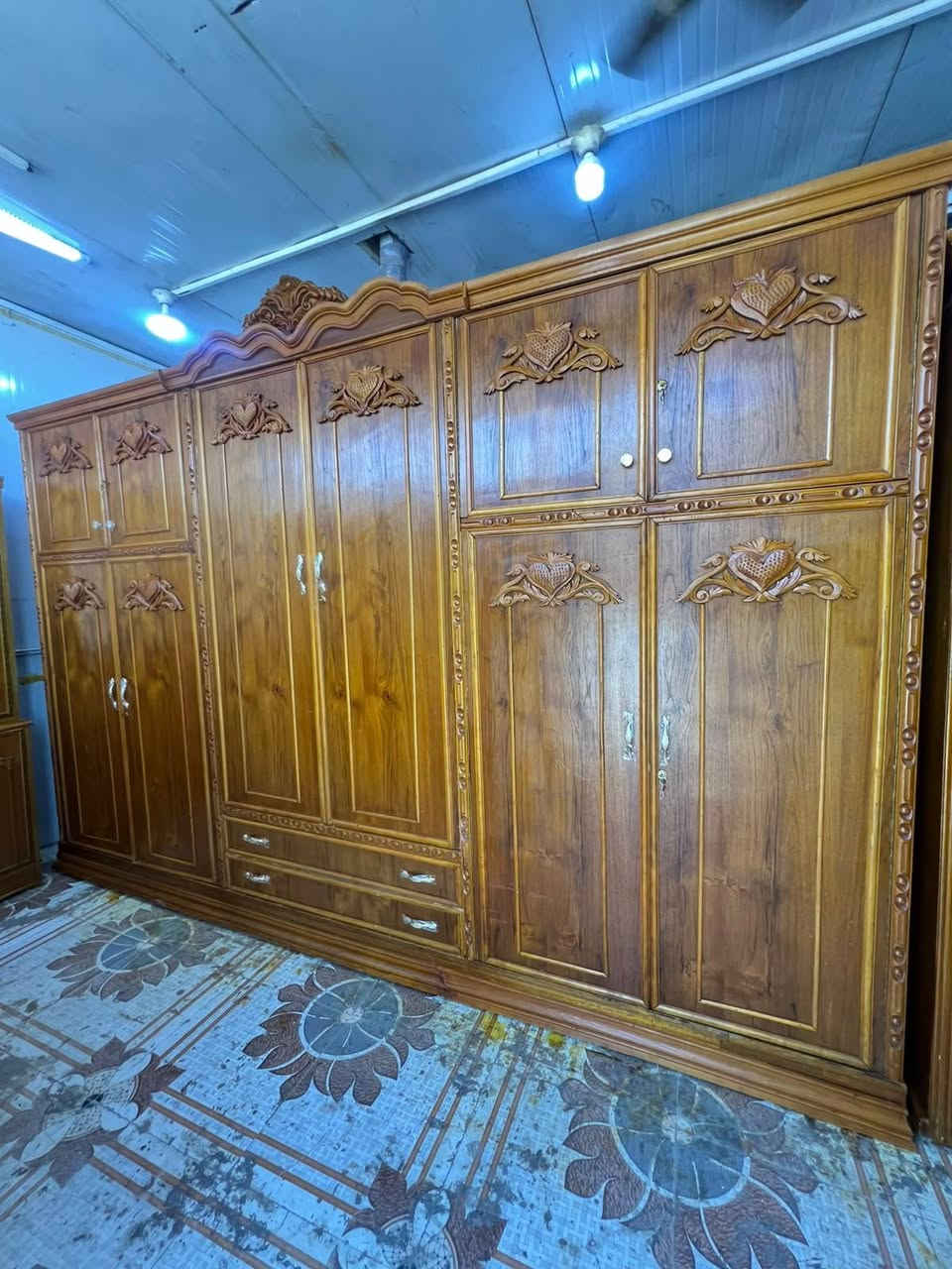 غرفه نوم ام السته طابقين داخل وخارج صاج ضهر جرجوبه زاويه كنتوري رتفاع الكنتور خمسه ملم جربايه مسرح غرفه ضخمه عنوانه كوت حي الجهاد شارع النجارين نجارة ومعرض الحجامي الاتصال او مراسلة الصفحه سعره مع الشد والنقل علينه داخل الكوت ***********
