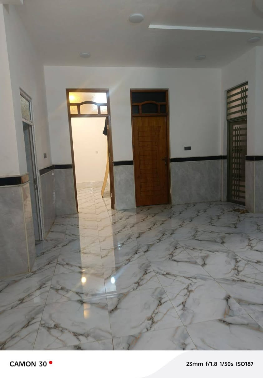 ‏بيت للبيع طابو ملك منطقة الشيشان شارع العلوة وتطلع كلة كبل ورة دائرة المجاري 200 متر بناء حديث سعر 130 وبية مجال قليل للتواصل خاص او واتساب ***********

