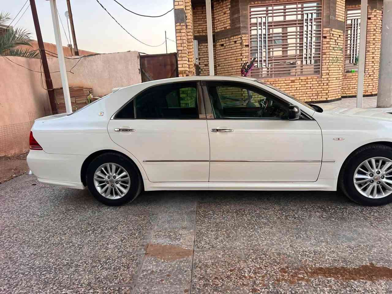 السلام عليكم 
للبيع فقط 
شاهينه مكفوله كفاله عامه 
رقم بصره تسجيل جديد قرار 102 بأسمي تحويل ثاني يوم 
ابيضّ صدفي 
موديل 2005 
3دكم 
فتحه سلايت 
داخل اسود ملكي جلد 
صاح احمر 
كشتات كهرباء 
ستيرن كهربائي 
تحكم ستيرن 
ويل حجم ١٦ بلادي 
تبريد ثلج 
رقم مميز 
باقي تفاصيلها خاص 
مكان السياره بصره 
السعر اتصل وتدلل 
***********
مكلف بلنشر رجاءاً
