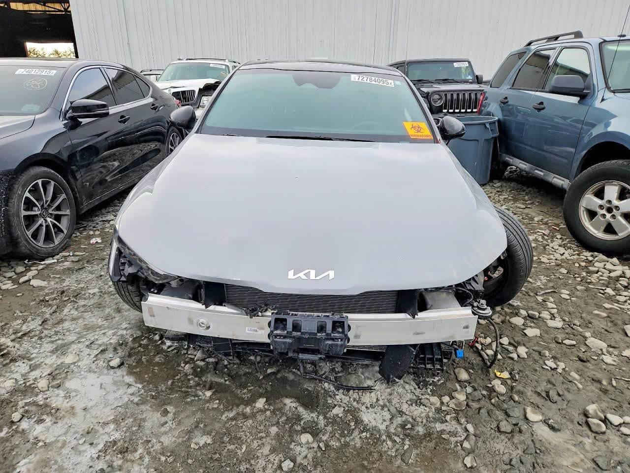 السلام عليكم متاح K5 مديل 2025 GT-Line محرك 2500 تنفس طبيعي داخل احمر بنوراما معروفه مواصفاتها بدون ما اذكر سيارة بيها بارد  بحافه البنيد وبارد قليل بالباب الخلفي جهة اليمنة الجاملغ نفسة مشدود كلشي مابي يعني مابيها لا تبديل ولا صبغ السيارة رقم بغداد باسمي تحويل مباشر سيارة ماشية 11 الف سيارة لا شخط ولا نقص بيها جاهزة حتى تخم تاير ياباني جديد جواها مكاني شارع فلسطين اي ستفسار هذا رقمي *********** السعر 205 وبيها مجال جداً بسيط حك الجية بيع نقد فقط
