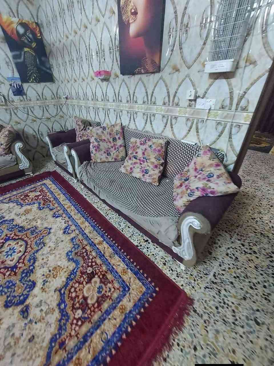 سلام عليكم عدي بيت طابو صرف بسمي في سلاميات قرب ملعب عشر قطعه بل فرع  كلشي متوفر بي ستقبال هول مطبخ قرف ثنين حمامات 3, مخزن بي طرمه طب سياره كهرباء خطين كاشي مرمر سيراميك حمامات سيراميك كلشي كامل بناه جديد سعر علا خاص ثاني يوم حوله بسمك ***********
