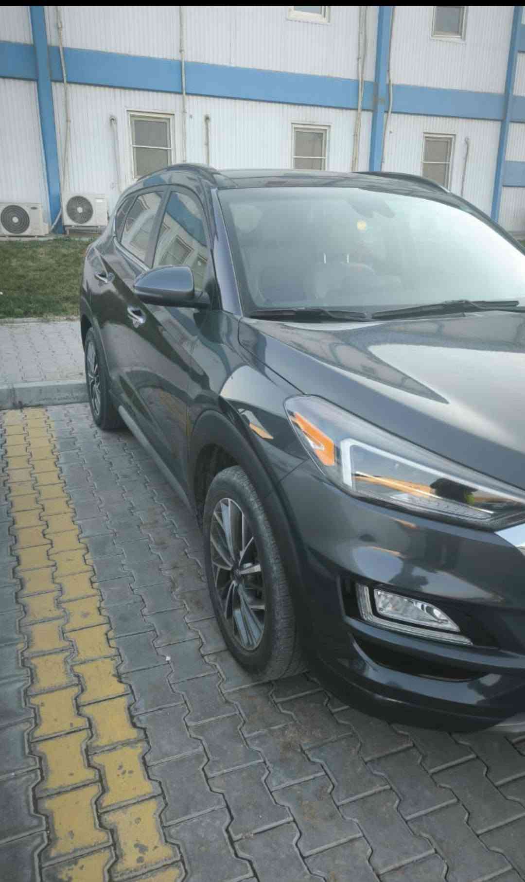 توسان موديل 2021 وارد امريكي فول المواصفات  ماشيه 120 Km السعر 190$ بيها مجال بسيط ***********

نص مكتوب في الصور:
- BidFax.info