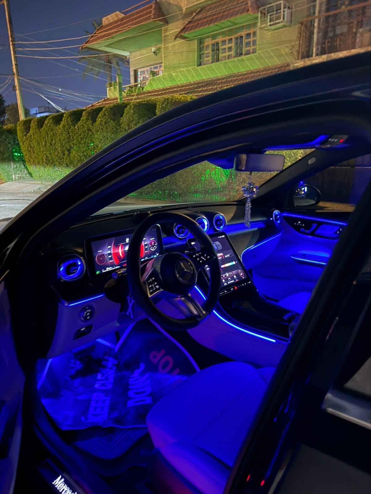 🔥 للبيع مرسيدس C300 AMG   🔥
موديل (2022)

🚘 Mercedes-Benz C300 – AMG 
✨ لون نيلي مميز و مغلف PPF طافي وفخم
📍 واردة أمريكي – أربيل
🔢 مرقمة أربيل باسمي
🛣️ العداد: 70.000 Km فقط

💎 المواصفات:
• AMG Black Edition / AMG Body Kit
• كاميرات 360°
• نظام صوت Burmester الفاخر 🎵
• فتحة سقف 
• إضاءة داخلية Ambient Lighting
• شاشة ونظام MBUX
• مقاعد كهربائية وذاكرة
• Keyless Entry / تشغيل بصمة
• Apple CarPlay & Android Auto
• حساسات أمامية وخلفية
• مثبت سرعة
• Blind Spot Assist
• Lane Assist
• أنظمة أمان ومساعدة السائق
. الإيربكات راجعة وكالة ✅
• السيارة حادث خشم البنيد وشبر جاملغ وقطعتين كلير من أمريكا
. سيرفس كامل ودوري يم شركة الماسة 
• نظافة  100‎%‎  وحالة سيارة ممتازة
• ⁠ دينار متصرف عليها كاملة من كل نواحي
• ⁠ السيارة احلة من صور ✅
السيارة لأهل الذوق… (والفحص على المشتري )
للاتصال :- ***********

نص مكتوب في الصور:
- 16 2:08 5 / 12 1:1 bid.cars
- 16 2:08 1 / 12 1:1 bid.cars