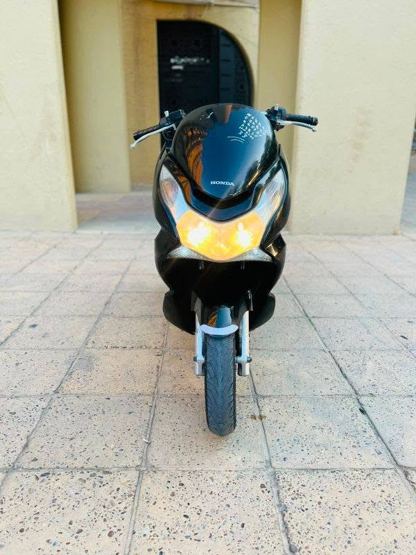 السلام عليكم للبيع دراجه pcxجيل الاول ماشيه37الف  دراجة  ماخذها رمبه الدراجه وأعلى ايدي حجم مكينه 150ياباني الاصلي دراجه جديده مال جناي وعلئ ايدي  
ياباني الاصلي دراجه كامله أستان كهربائي حساس ازدحام سويجات دراجه جديده الدراجه  احلا من الصور مال جناي المكان بغداد دراجة مكفوله اي نقص مابيه السعر مليون و100
وبيها مجال بسيط  
اي استفسار***********
