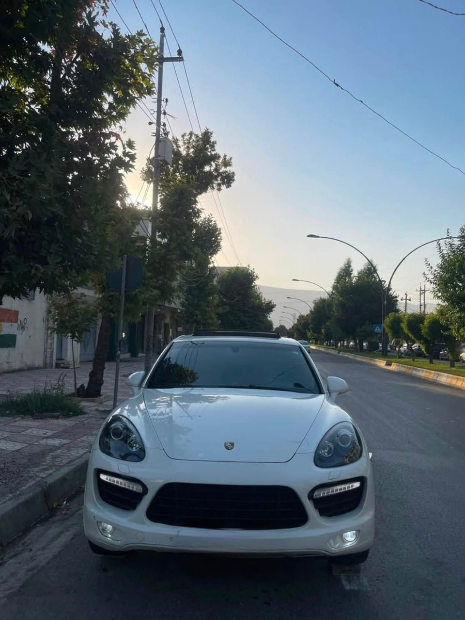 Porshe 2011 مەنەفێست ئەسلی دەولەل کویت 
سەیارەکە گیر مەچینە تەقەو رەقە تەبرید ساردیو گەرمی هەموو بەشەرت دەبل و چوپو بەرز کردن و دابەزین هەموو بەشەرت پانۆرامایە فول فول مواسەفات سحری ١٤٥ وەرەقەو مەحامەلە بۆ زانیاری زیاتر پەیوەندی بەو ژمارە تەلەفۆنە بکەن ***********🤙🏻 أربيل, العراق
