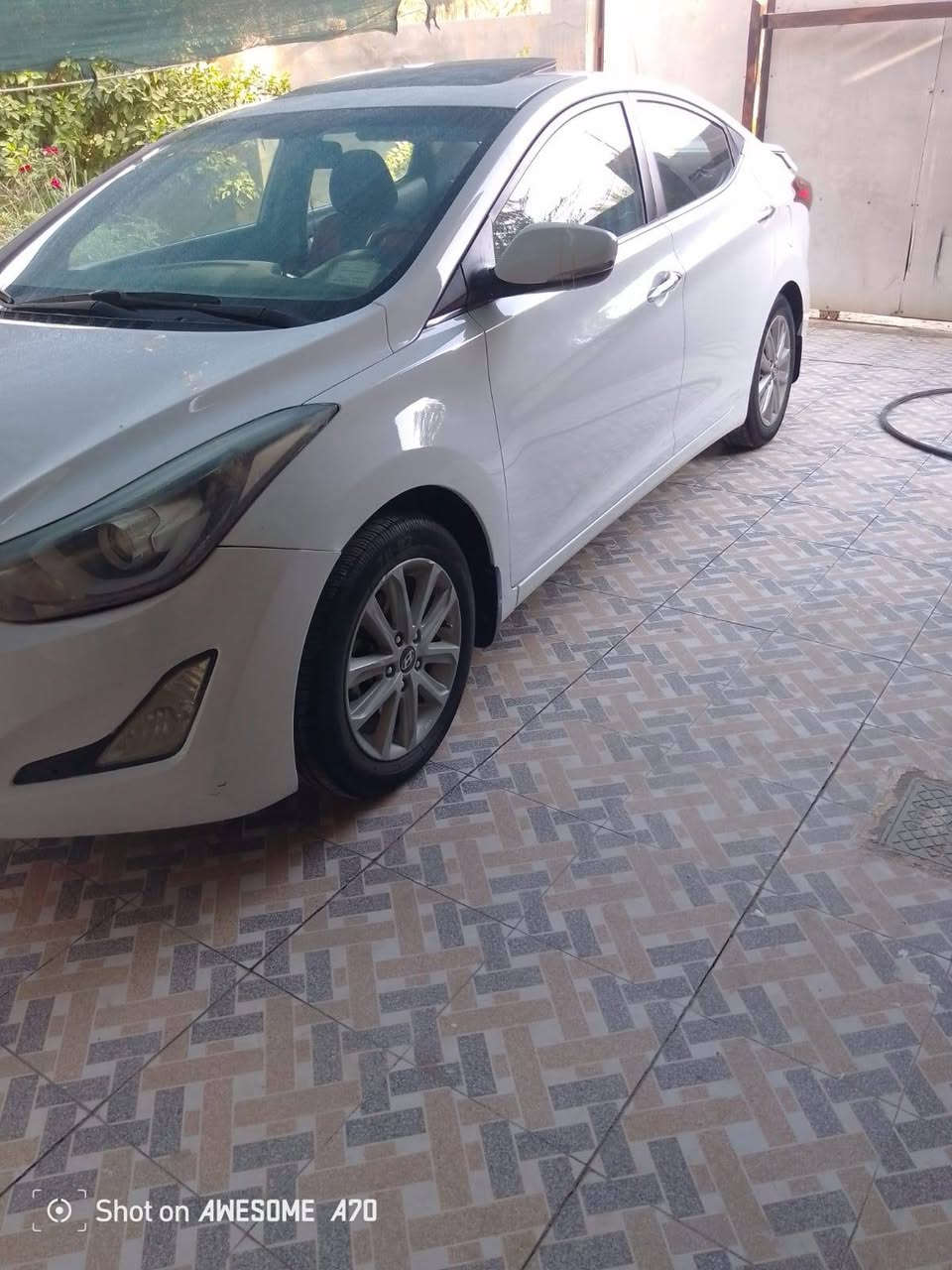 عليكم النترا 2015 خليجي رقم بابلانظمه الصراف البانزين.تبريد ثلاث قطع امامي وخلفي والجكمجة.المسند متحرك . يدات نيكل .مري شفط  لايت لد ....اخوان السيارة فول مواصفات كفاله من مكينه وكير وحداديه تخم تاير السبير مانازل بعده جديد  موصفات فتحه سقف .شاشه اصليه .ثلاث نظيفه بيها فقط شبر صبغ بدايت الجاملغ الامامي  اثر شخط بسيط  مكانها بالحلة الشراي يتصل ويدلل ***********

نص مكتوب في الصور:
- Shot on AWESOME A70