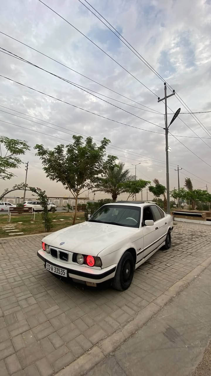 بي ام ٥٢٥i • ١٩٩٢ • رقم بغداد