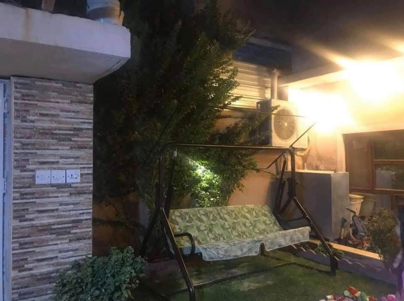 🏠 بيت للبيع في موقع مميز وهادئ
المواصفات:

 * 📏 المساحة: 200 متر مربع.

 * 📜 الملكية: طابو صرف.

 * 📍 الموقع: شارع الحسابات – منطقة راقية وهادئة جداً.

 * 🛏️ التفاصيل: يحتوي على غرفتين نوم مع حمام داخلي (ماستر) 🛁 + حمام ثاني. غرفة ضيوف + مطبخ بارد + حار + 

 * 🌳 الميزة: مقابل البيت مباشرة منتزه/حديقة (إطلالة واجهة مفتوحة ومريحة).

 * 🛠️ الخدمات: المنطقة مخدومة بالكامل.

📞 للإستفسار أو المعاينة يرجى الاتصال على الرقم: [***********]

💬 أو التواصل عبر الواتساب: [***********]
