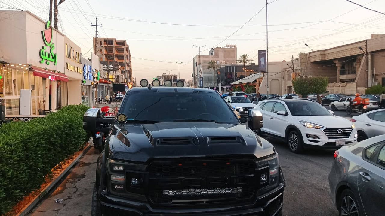 السلام عليكم 
فورد f150 محرك ٥٠٠٠ 
رقم بغداد 
تدفئه تبريد
 كشنات جلد 
كشنات تدفئه تبريد 
بصمه 
تشغلي عن بعد 
كير ١٠ نمره 
تحديث بنيد 
تحديث دعاميات 
سقف بنوراما 
السعر ١٨٠ وبيها مجال 
مكان السياره بغداد المنصور 
***********
***********

