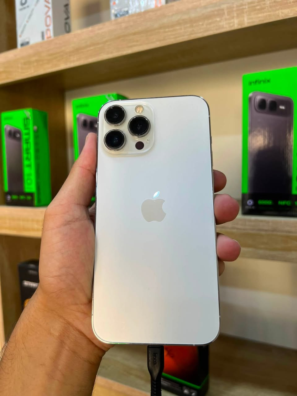 📱 iPhone 13 Pro Max
🖤 اللون: أسود
✨ نظافة 100%
🔋 البطارية: 78%
📱 الجهاز: بلادي

🌊 iPhone 13 Pro Max

💙 اللون: بحري
✨ نظافة 100%
📸 كاميرا مستبدلة بأصلي من Apple

الاسعار مناسبة جدا 

***********متوفر واتساب
