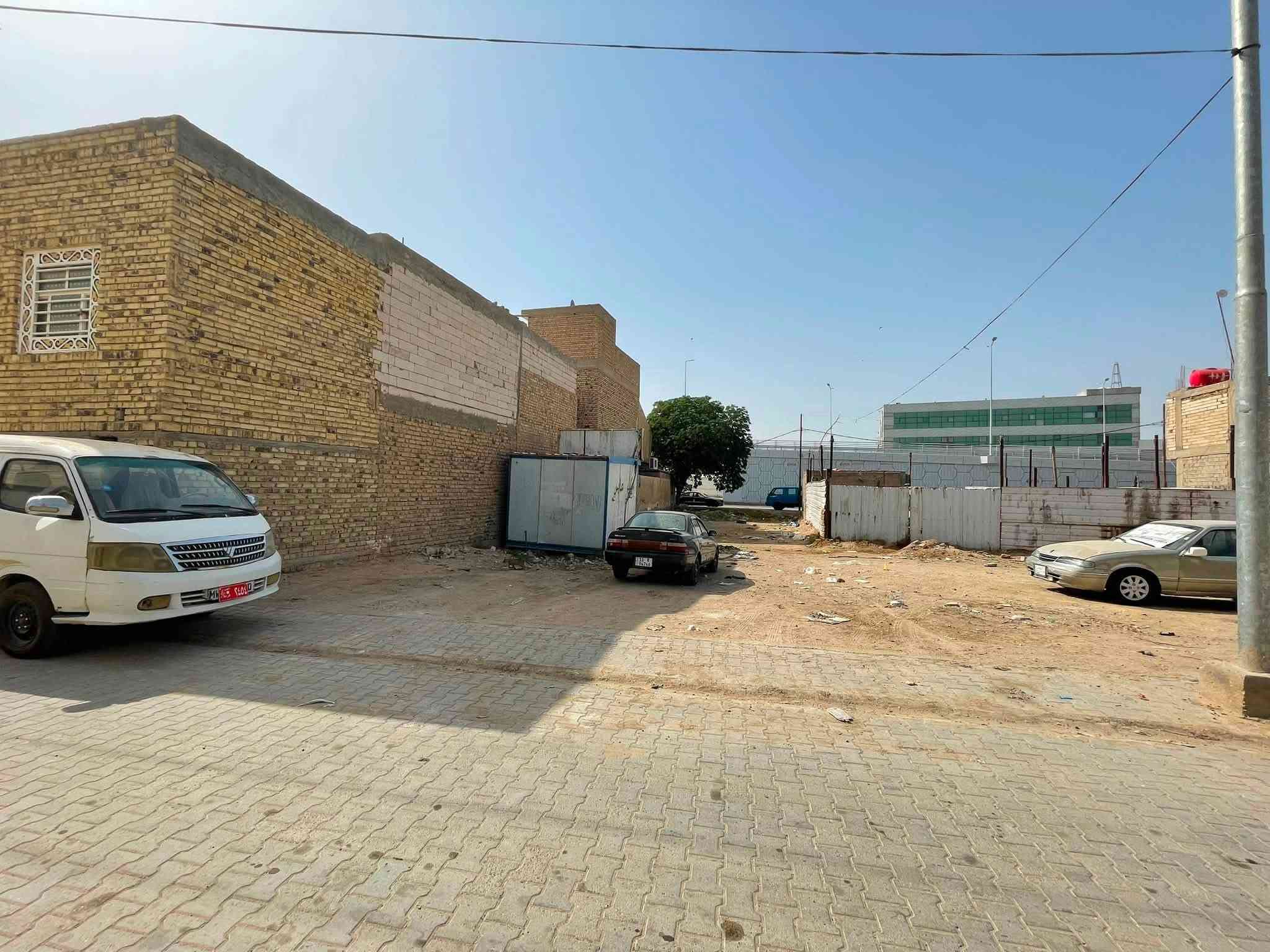 عرصه لبيع في محافظه النجف الاشرف مساحتها 342.5 متر في حي المكرمه 
صايره ع شارعين من الامام شارع 60 ومن الخلف شارع 20
لاستفسار الاتصال على الرقم 
***********
