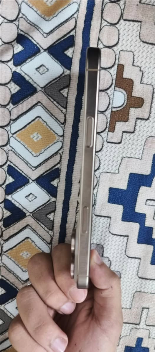 آيفون ١٦ برو ماكس • واتساب