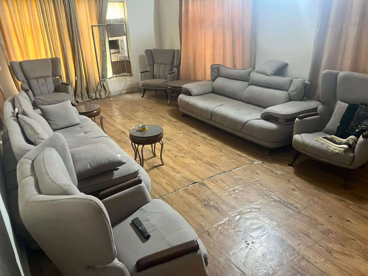 اغراض بيت • استعمال قليل • غرف نوم
