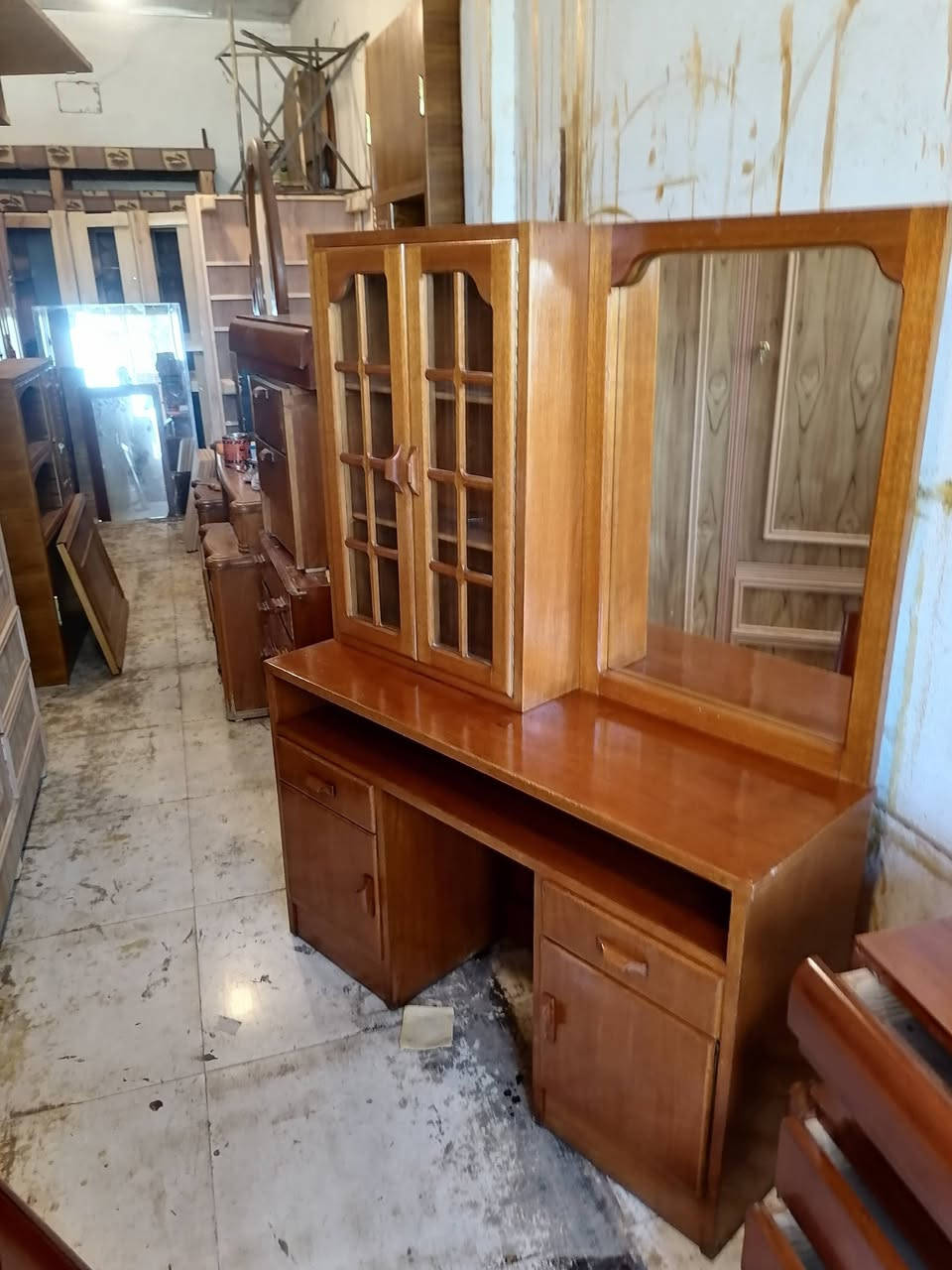 ميز تواليت • شغل ثقيل • معرض ابو حسن