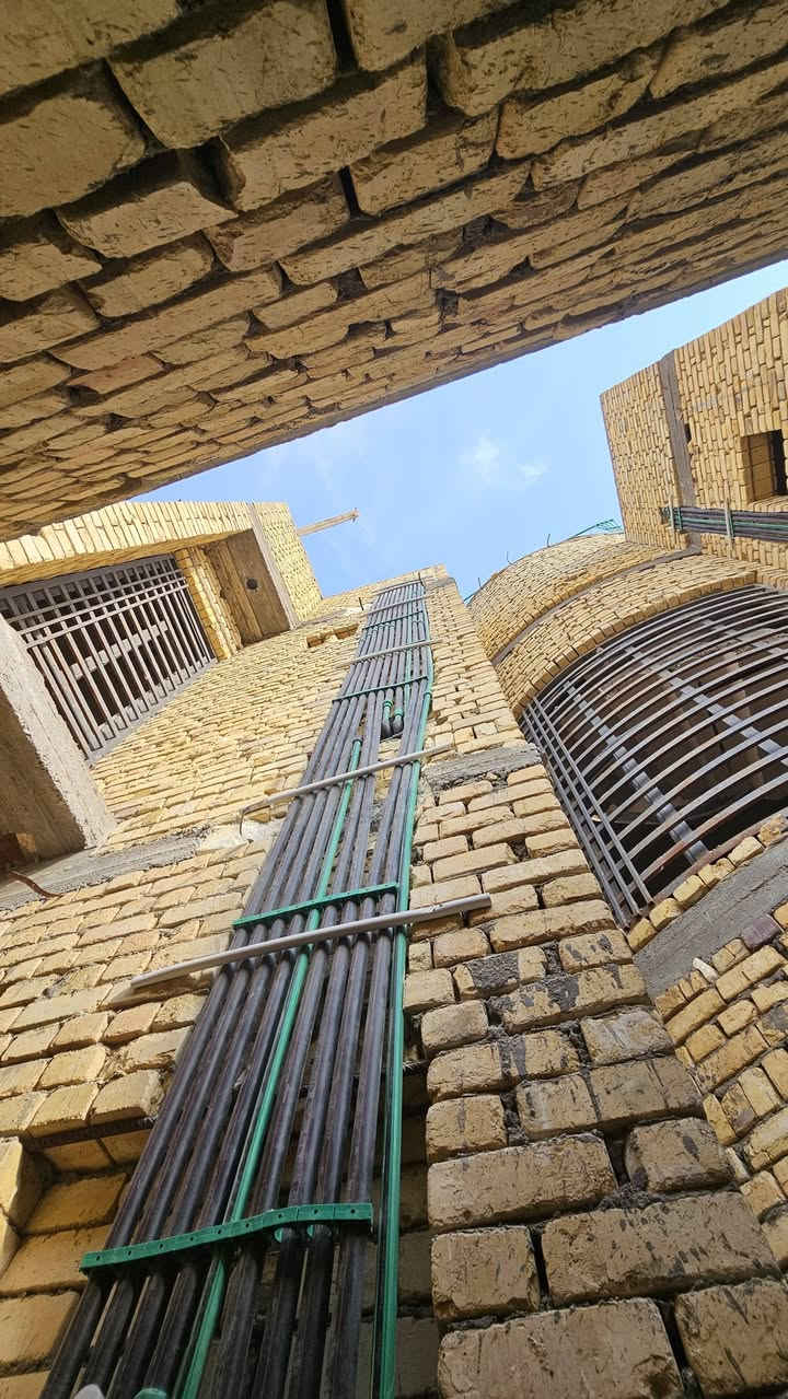 ٢٠٠م • تأسيس ماء ومجاري • ٩حمامات