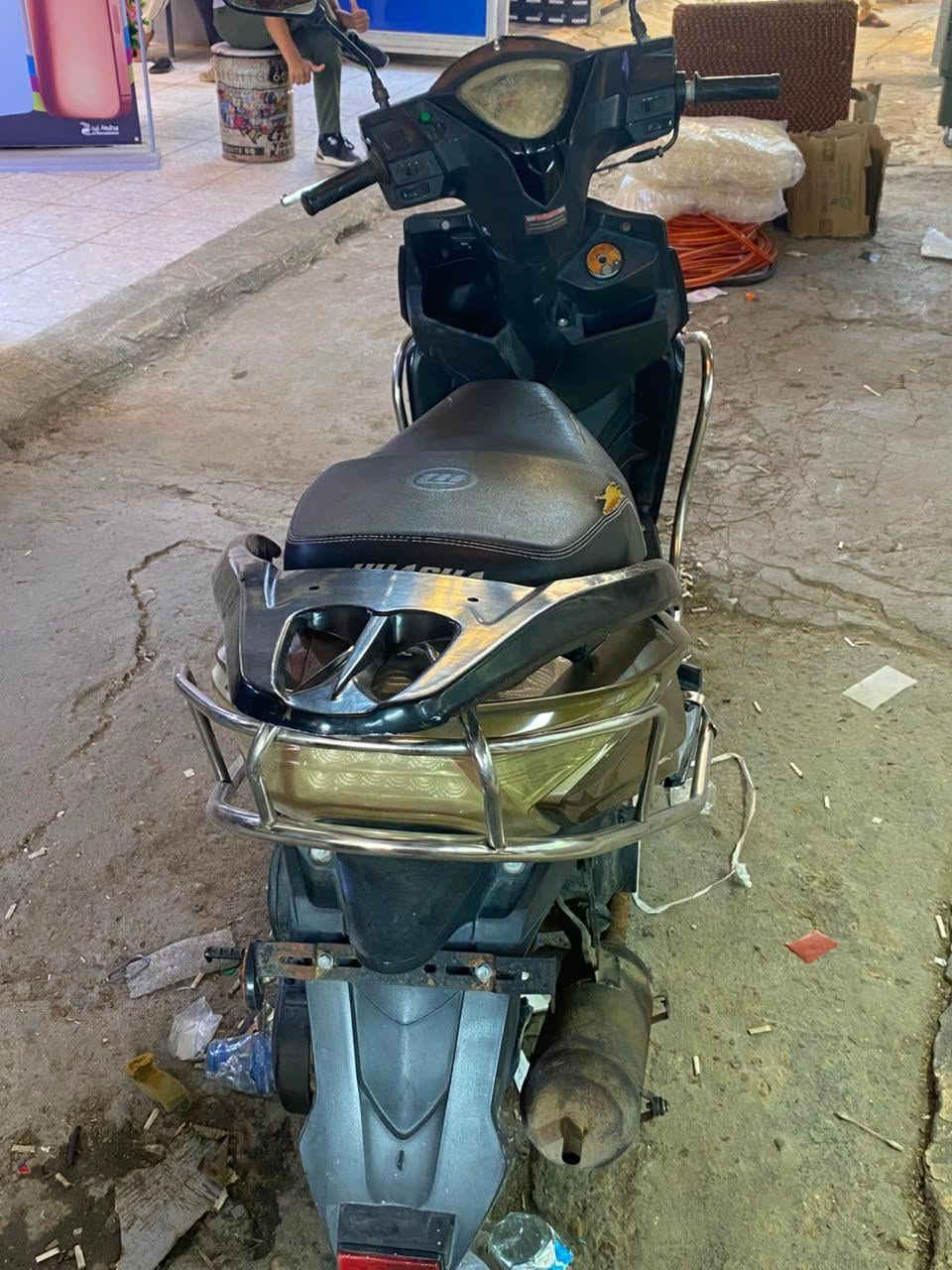 السلام عليكم سكنس هوشه دراجه نضيفه كلش معدل يخبل مكينه خرسه كامله مكمله اي نقص مابيه للشارع كبل بيه درع سلف هندر كهربائيات كله شغاله مكاني حله السعر 350 لتواصل ***********

