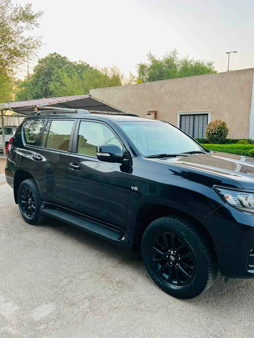 برادو  TX.S 
2023
SAS
مستخدم  عداد 100 الف km
حجم المحرك V6 
مفتاح التشغيل بصمة
فتحة سقف سلايد روف
‏ABS
فور ويل 
شاشة اصلي
كامرا دوارة
حساسات امامية
حساسات خلفية
لايت زينون + LED
كشافات زينون
بك لايت LED
مقود جلد
مثبت سرعة
المودات والاوامر الصوتية
حركة المقاعد الاماميه كهرباء 
مقاعد عدد 7
مقاعد جلد
تبريد شاشة
ثلاث قطع تبريد
ثلاجة
شاشة لتحكم التبريد الخلفي
اشاير بالمري والمري كهرباء 
السعر 43000 الف دولار

***********
‎‏‎

‏
