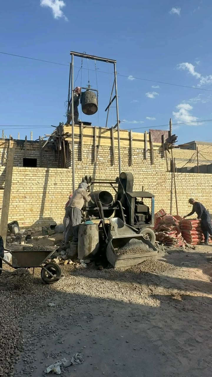 العمل على قرض مصرف الإسكان للسقف بمواصفات درجة اولى وحسب الطلب 
1-حديد ماس عراقي بنشر25سم حصيرتين وجسور مخفيه لكل فضاء حديد 16ملم
2-سمنت الدوح مقاوم وبنسبة خبط كيس سمنت لكل خبطة خرسانة
3-رمل البصرة او مغسول حسب الطلب
4-حصو مكسر ومغسول حسب الطلب
5-إذا المكان تريد الصب بال بم لايوجد مشكلة حسب فرق التكلفة والمكان للعمل 
6-اليد العاملة حداد ونجار درجة اولى او انت عندك نجار وحداد حسب الاتفاق 
7-مدة العمل خلال عشرة ايام تستلم السقف
8-الإشراف على العمل مهندس مدني ذو خبره 
9-سعر المتر المكعب (375 ألف)
•••••••••••••••••••••••••••••••••••••••
العمل فقط في مدينة السماوة وبدون مقدمة
للاستفسار/‭***********‬
السماوة/حي الحسين -قرب مدرسة الكندي للبنات
