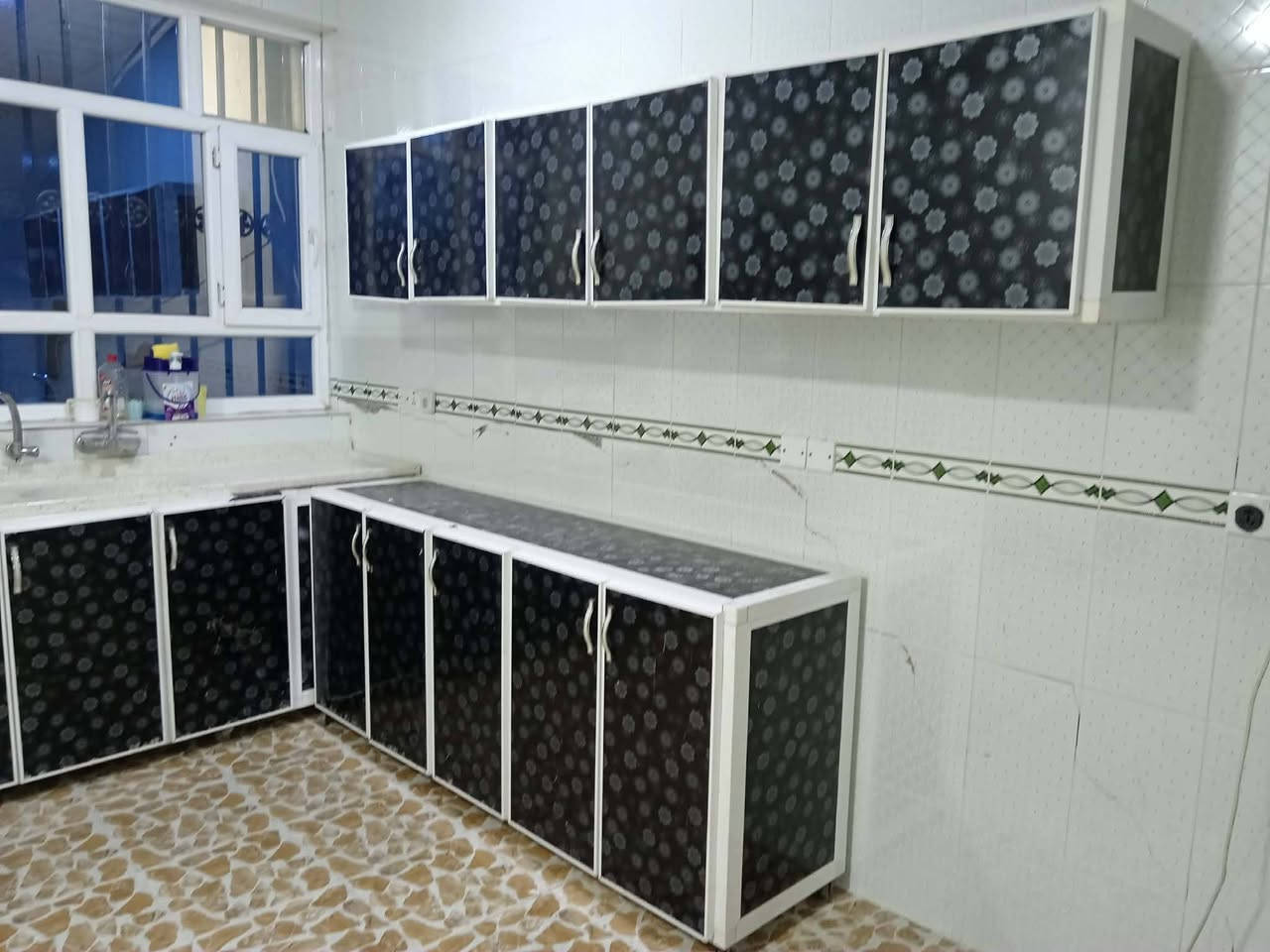 للبيع كونتر مطبخ كامل 
للسعر الاتصال ب الرقم👇👇👇👇

***********
