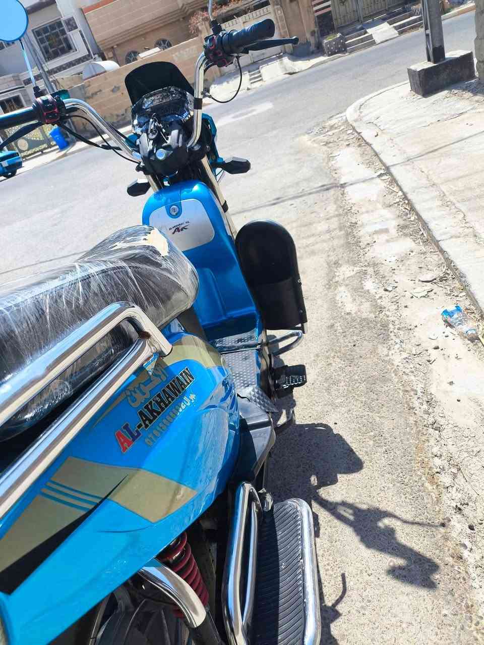 للبيع هارلي الأخوين
موديل 24 
6باتري 
نضام سويج +بصمه تشغيل عن بعد
بصمتين وسويجين 
ماطور نظيف
كهربائيات كلها شغاله 
نشرات جانبيه 

أي نقص مابيه نضافه فول 
واين متريد افحص 
دبل اشاره/نضام ار رجوع للخلف 
4سرع+مثبت سرعه
دبل اشاره /يمين يسار 
سعر 450وبي مجال
***********
