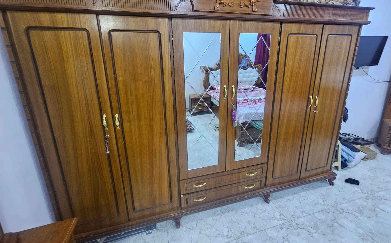 السلام عليكم غرفة نوم صاج عراقي ست قطع غرفه مستعمل جديد ال يريد يتصل ع هذا الرقم ***********
