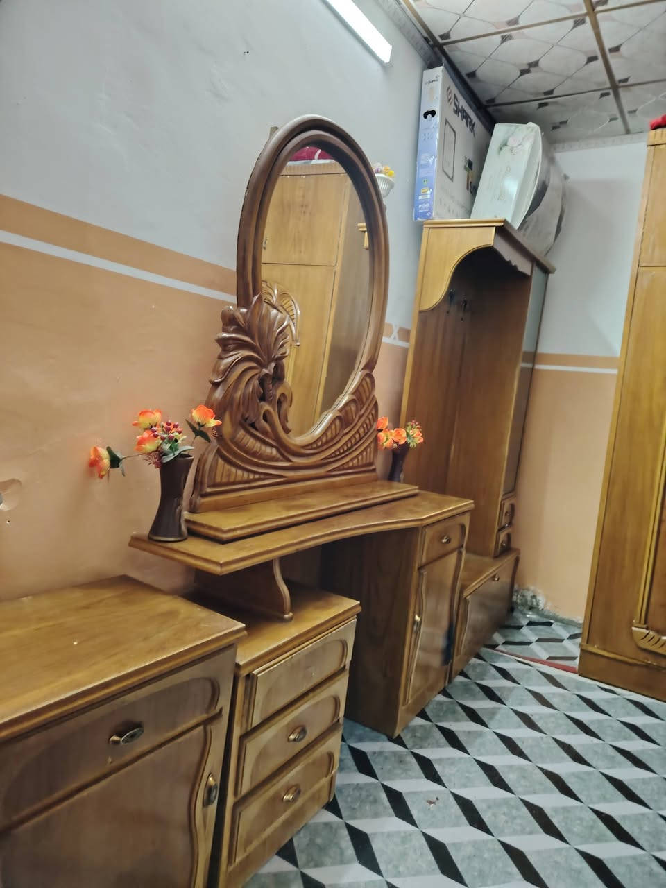 سلام عليكم
غرفه نوم للبيع صاج ام الملحق كنتور ست ابواب / ستخدام شي قليل / الغرفه بيها حرق زغير حيل بالميز تواليت يتصلح بصبغ ومالات التخت المنا والمنا مكسورات يحتاجلهن.تصليح عند ابو الاخشاب / وبسعر مناسب / *********** / بي واتساب / مكان حمام  علي العريج

