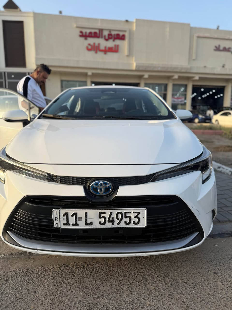 كورلا هايبرد • ٢٠٢٤ • جلد احمر