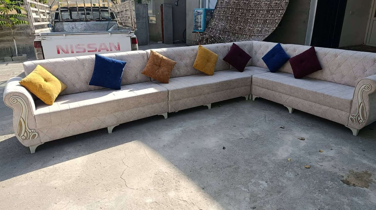 سـلاوی خوداتان لێبێت ئەو Lبۆ فرۆشتن کە زۆر زۆر خاوێنو جوانە هەر بەرێزێک خوازیارە پـەیوەندی بکات یا خود نامە بنێریت 
***********
***********
تێبینی ناو نیشانم سـۆران بـەرزێوە
