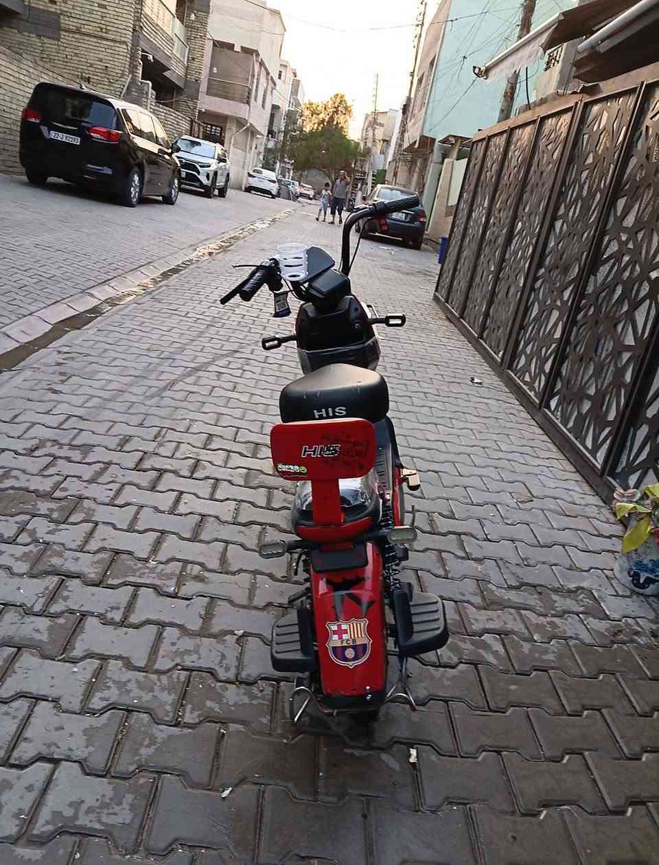 سلام عليكم يولد دراجه شحن حجم ١٤ بطاريات مال شركه كلشي مابيه كلشي شغال بريك اشاره يمنه يسره هورن لايت عالي وتجي بتلاث انضمه تشغيل كارت وبصمه وسويج دراجه فول نضافه السعر ٢٥٠ وبيه مجال هاذه رقم الاتصال***********
