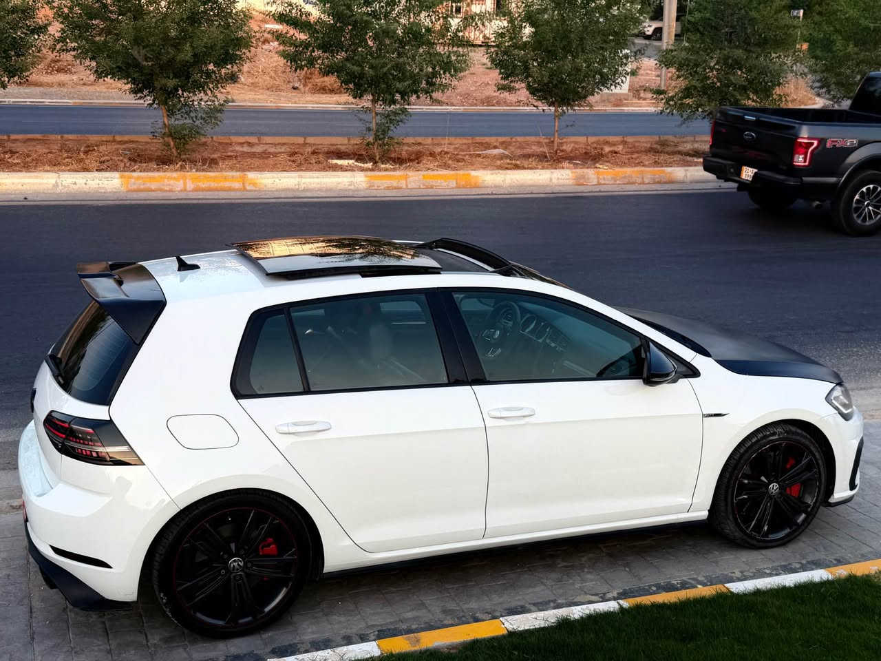 گۆلف GTI مۆدێل ٢٠٢١   mk7.5 فول فول مواسەفات دوو پەڵە بۆیاخی هەیە سارد کارت ی نیە بێ ناو گرتن ڕایەتەری بەشەرتی بیلادی بێ ٥٩ هەزار رۆشتووە گێڕ و مەکینە لەسەر بیلادی ماوەتەوە برغوی لێ بانەدراوە کارەبایەت و هەموو گیانی بەشەرت یەک دینار مەسروفی نییە هەمووی مەزبووتە سەنەوی و هەزەی تازەیە نرخی ١٥٨ گەڵا تەلەفۆن *********** ڤایبر وتسئاپ أربيل, العراق
